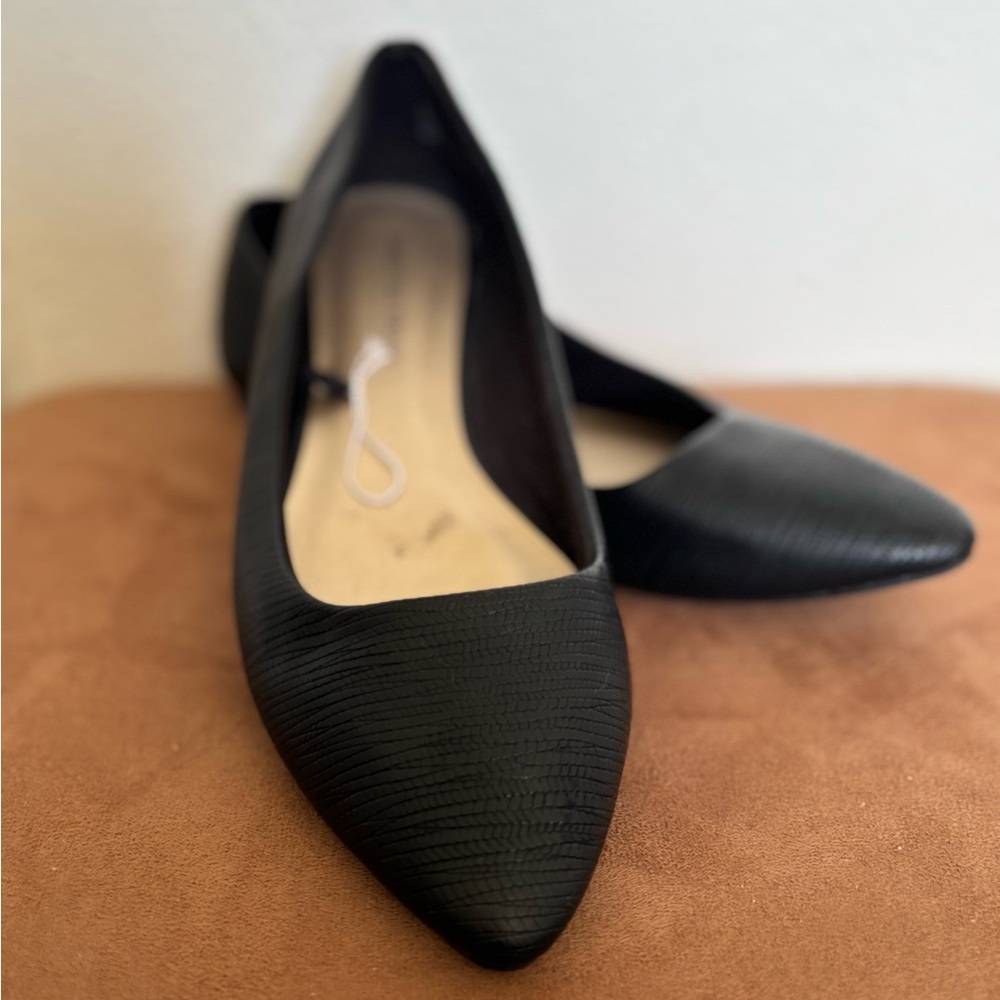 Black textured ballet flats 🥿